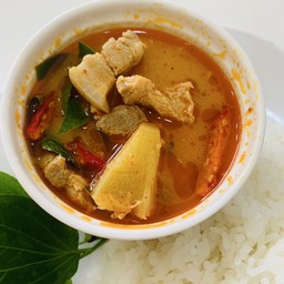 ข้าว แกงคั่วสับปะรสหมูใบชะพลู