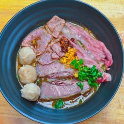 เตี๋ยวเรือ 3 สหายเนื้อ+ลูกชิ้น 3 ลูก