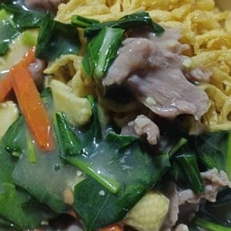 ราดหน้า หมี่กรอบเนื้อ