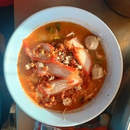 ชายสี่บะหมี่เกี๊ยว (เซเว่นท่าตูม)
