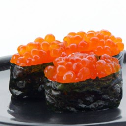 ข้าวปั้นไข่ปลาแซลมอน 3คำ