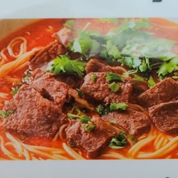 ก๋วยเตี๋ยวเนื้อตุ๋น