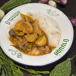 ขนมจีน + แกงเผ็ดเนื้อ