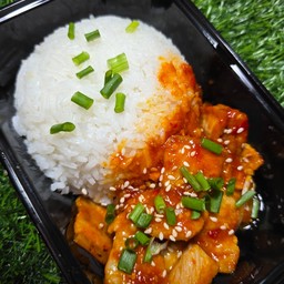 [อร่อยซ่ากับโค้ก] ข้าวหมูสามชั้นผัดซอสโคชูจัง +  โค้ก ออริจินัล (กระป๋อง)