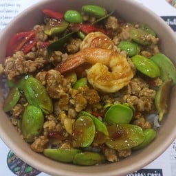 กุ้งหมูสับสะตอผัดพริกแกงใต้ ราดข้าว