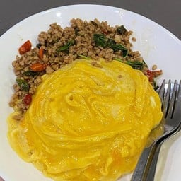 ข้าวกะเพราแม่ปอย