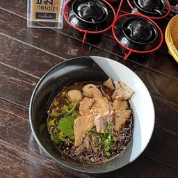 พริกคั่วก๋วยเตี๋ยวเรือ