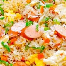 ข้าวผัดไส้กรอกลมควันหนังกรอบ