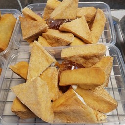 เต้าหู้ทอด ชุดใหญ่ 12 ชิ้นพร้อมน้ำจิ้มสูตรเจ๊ปุ้ย