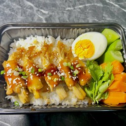 ข้าวหน้าหมูสามชั้นพันเห็ดซอสเทอริยากิ