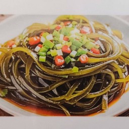 ยำสาหร่ายเส้น