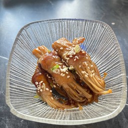 หมูสามชั้นพันเห็ดเข็มทองซอสเทอริ