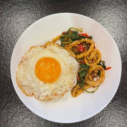 ข้าวกะเพราหมึก