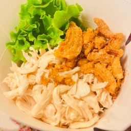 หมี่ไก่ฉีก Original (ทุกเมนูมีหอมกระเทียมเจียว)