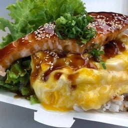 ข้าวหน้าปลาแซลมอนไข่ขยี้