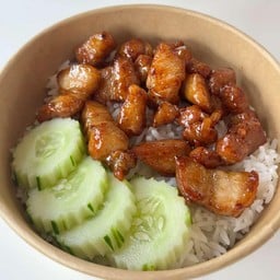 ข้าวหน้าหมูสามชั้นทอดน้ำปลา