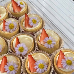 Baby Lychee Strawberry Cream cheese tart - เบบี้ลิ้นจี่สตรอว์เบอร์รี่ครีมชีสทาร์ต