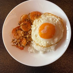 ข้าวกุ้งทอดกระเทียม