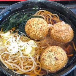 Soba-Hot-Takoyaki3P-200g บะหมี่โซบะร้อนพร้อมทาโกะยากิสามอย่าง 温かいたこやきそば200
