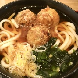 Udon-Hot-Takoyaki3P-400g บะหมี่อุด้งร้อนพร้อมทาโกะยากิ 3 อย่าง温かいたこやきうどん400