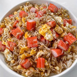 ข้าวผัดไส้กรอกปูอัด