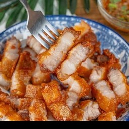 แม่น้องไออุ่นข้าวหมูทอด&ตามสั่งของ&ทานเล่น