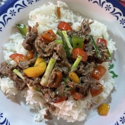 ข้าว + เนื้อผัดพริกไทยดำ