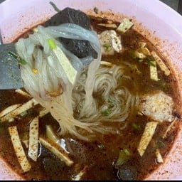จั๊บ เส้นเล็ก หมูยอ+เลือดไก่+หมูเด้ง