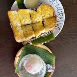 ไข่ลวก + ขนมปังปิ้งเนยนม
