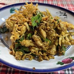 ผัดหมี่กรอบไก่