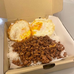 ข้าวหมูสับน้ำมันหอย แถมไข่ดาว 2 ฟอง