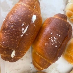 ขนมปังเกลือครีมชีสกระเทียม