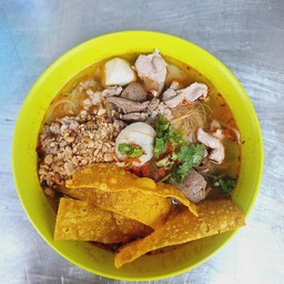 ก๋วยเตี๋ยวหมูสับต้มยำโบราณ
