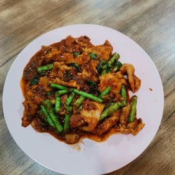 ผัดพริกแกงหมูหมัก