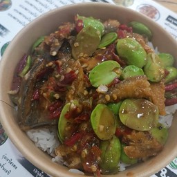 ข้าวปลาทูเถื่อนสะตอผัดกะปิ