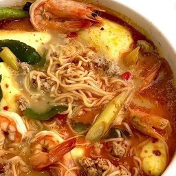 เส้นน้ำต้มยำ