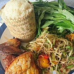 ปูปลาร้า ข้าวเหนียว ปีกไก่ย่าง