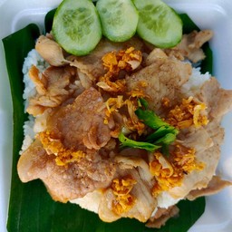 ข้าวหมูทอดกระเทียม