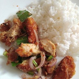 ข้าวยำไก่แซ่บ