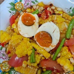 ตำข้าวโพดไข่เค็ม