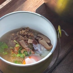 ข้าวต้มหมูเห็ดหอม ใส่ไข่