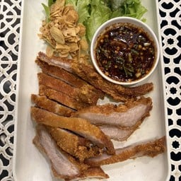 คอหมูทอดน้ำปลา