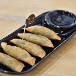 กุชช่ายพัฟทอด พร้อมน้ำจิ้มบ๋วย 5 ชิ้น