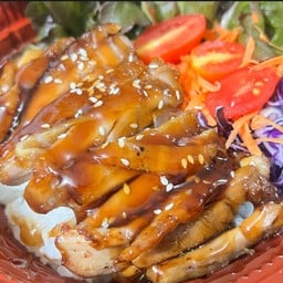 ข้าวหน้าไก่ราดซอสเทอริยากิ