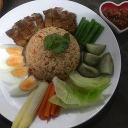 ข้าวผัดน้ำพริกกะปิ-หมูกรอบ