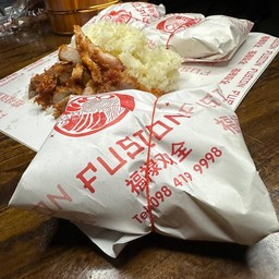 ข้าวเหนี่ยวซี่โครงหมูทอด