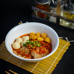 ก๋วยเตี๋ยวต้มยำ หมู