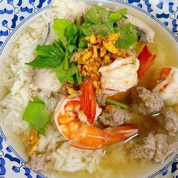 ข้าวต้ม กุ้ง หมูสับ ปลาดอลลี่