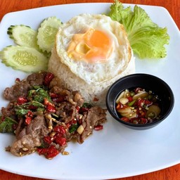 ข้าวกะเพราเนื้อสไลด์