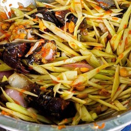 ตำมะม่วงปลากรอบ